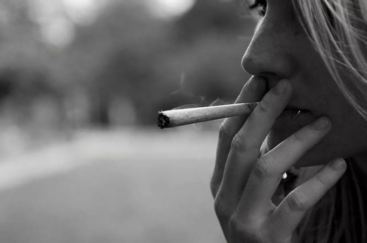 žena, ktorá fajčí